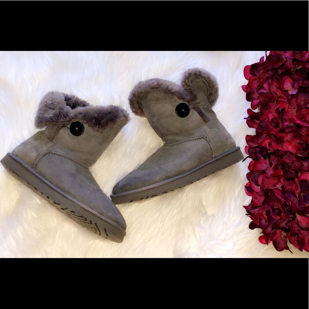 Ugg Short Bailey Button Gray Boots - image 8